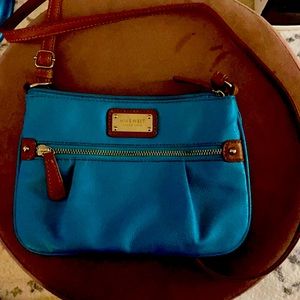 Nine West cross body, looks like new, gently used.